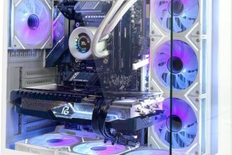 SYSTEMTREFF High-End Gaming PC weiß AMD Ryzen 9 9950X3D2 Dual 16x5.6GHz | RX 9070 XT 16GB | 2TB M.2 NVMe | 32GB DDR5 RAM | Wi