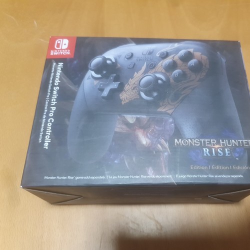 - Nintendo Switch Pro Controller -