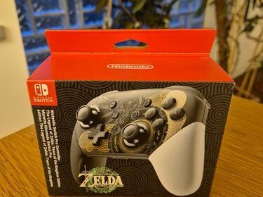 Nintendo Switch Pro Controller - The