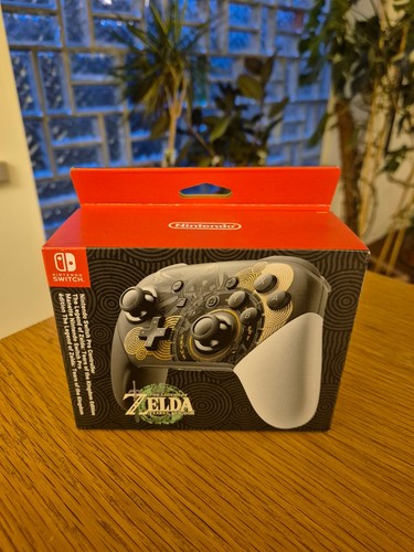 Nintendo Switch Pro Controller - The